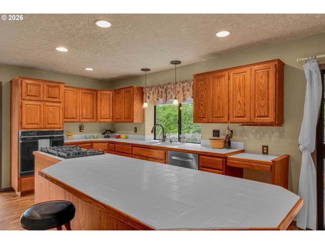 520 Se 15TH St, Gresham, OR 97080