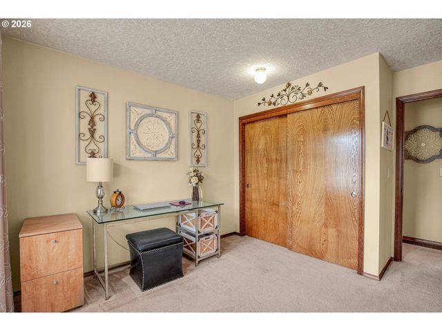 520 Se 15TH St, Gresham, OR 97080