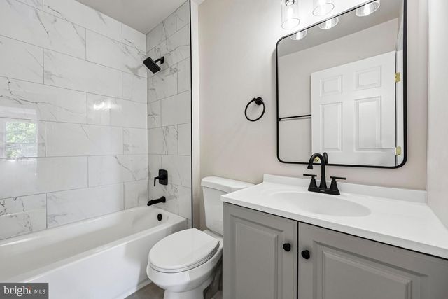 26227 LANDS END DR, Chantilly, VA 20152