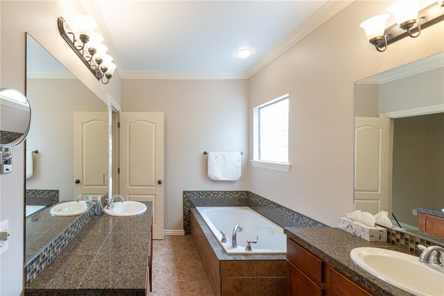 1699 E Amber Drive, Fayetteville, AR 72703