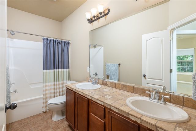 1699 E Amber Drive, Fayetteville, AR 72703