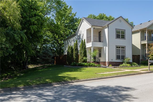 1699 E Amber Drive, Fayetteville, AR 72703