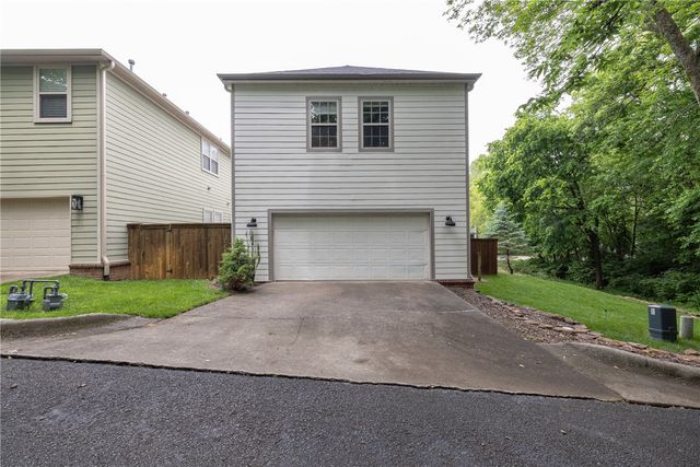 1699 E Amber Drive, Fayetteville, AR 72703