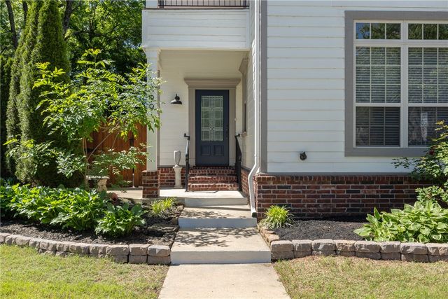 1699 E Amber Drive, Fayetteville, AR 72703