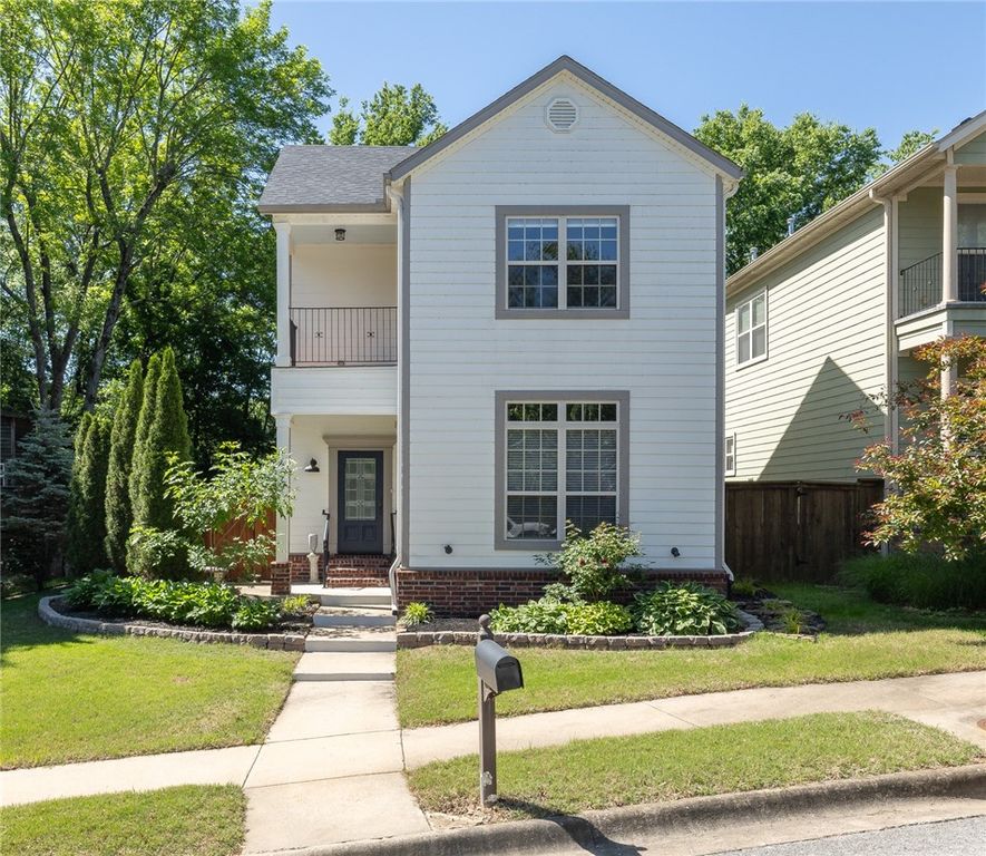 1699 E Amber Drive, Fayetteville, AR 72703