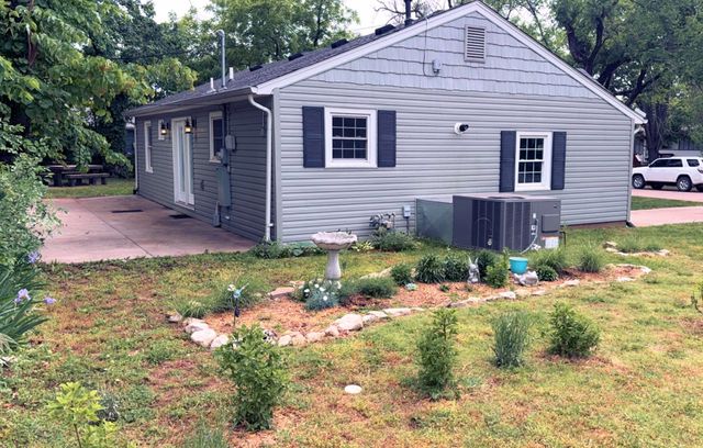 1302 Shelden, El Dorado, KS 67042