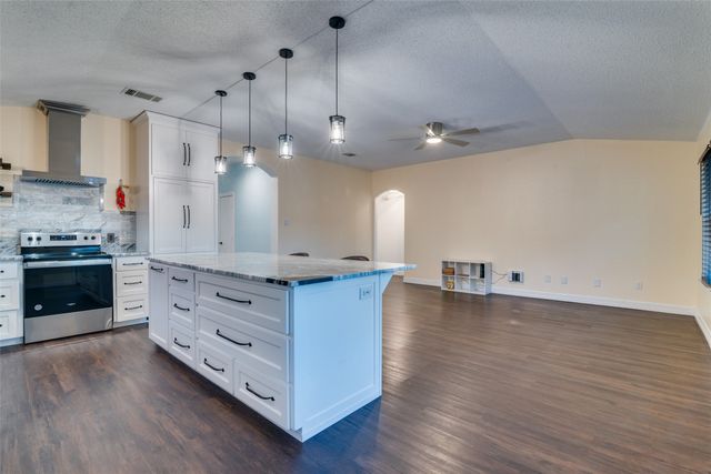 1014 Bainbridge Lane, Forney, TX 75126