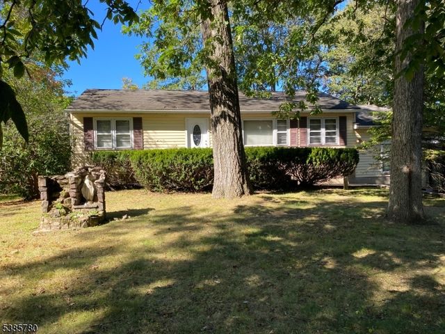 15 Elizabeth Way, Mount Arlington Boro, NJ 07850