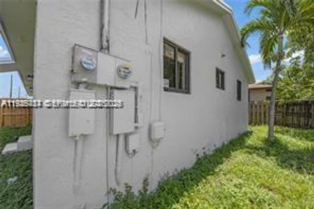 303 NW 7th St 1-2, Hallandale Beach, FL 33009