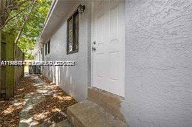 303 NW 7th St 1-2, Hallandale Beach, FL 33009