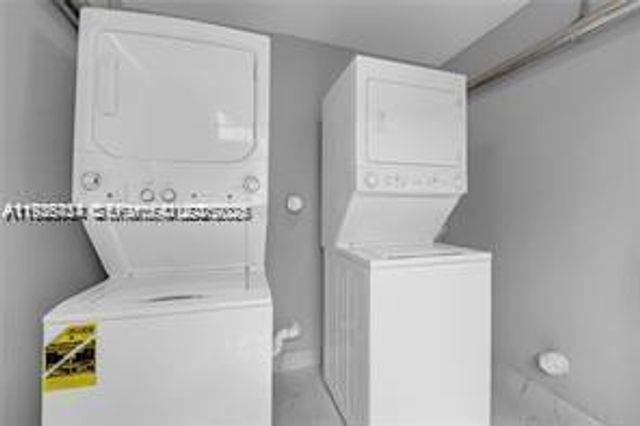 303 NW 7th St 1-2, Hallandale Beach, FL 33009