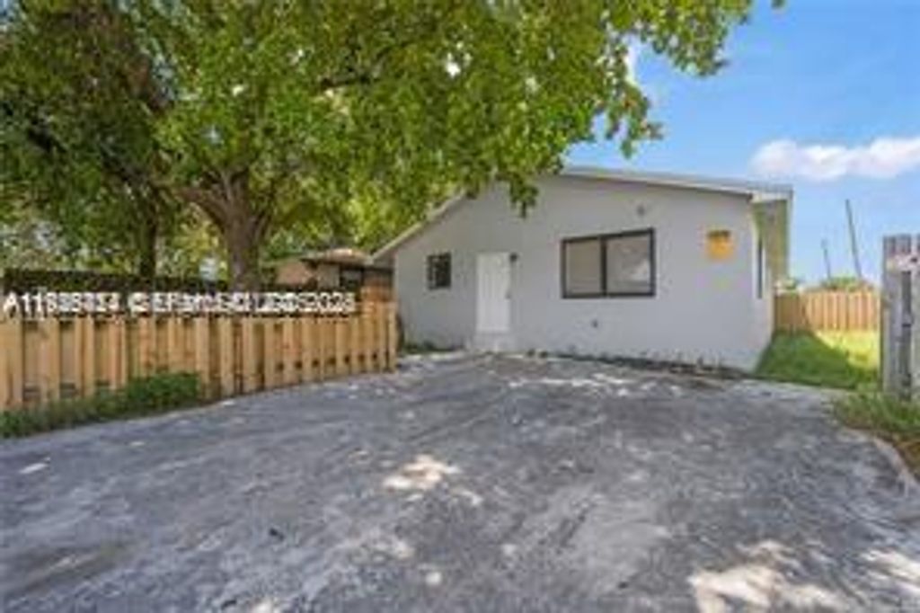 303 NW 7th St 1-2, Hallandale Beach, FL 33009