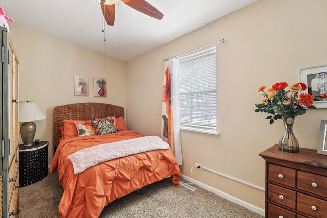 11 Highview Avenue, Fox Lake, IL 60020