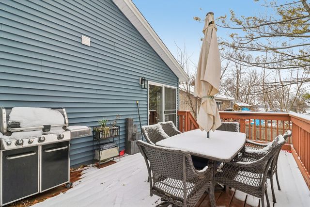 11 Highview Avenue, Fox Lake, IL 60020