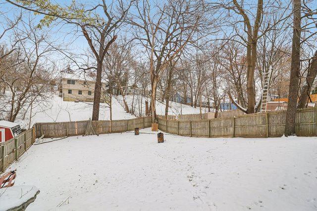 11 Highview Avenue, Fox Lake, IL 60020