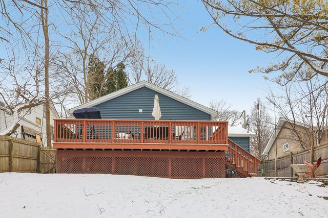 11 Highview Avenue, Fox Lake, IL 60020