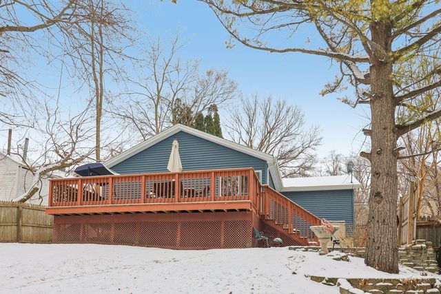 11 Highview Avenue, Fox Lake, IL 60020
