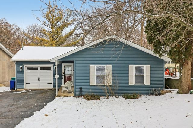 11 Highview Avenue, Fox Lake, IL 60020