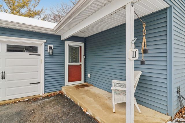 11 Highview Avenue, Fox Lake, IL 60020