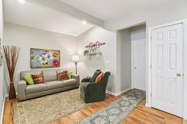 11 Highview Avenue, Fox Lake, IL 60020