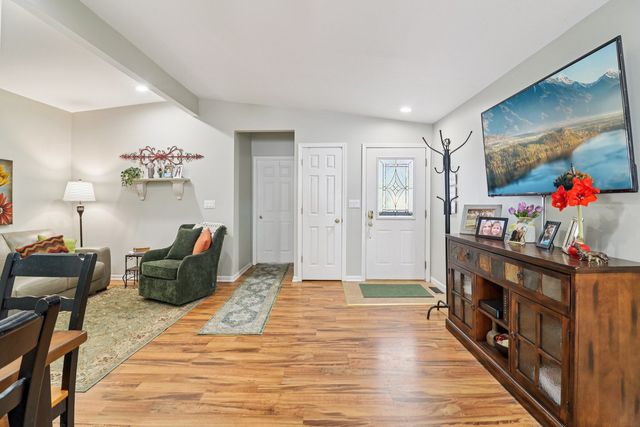 11 Highview Avenue, Fox Lake, IL 60020