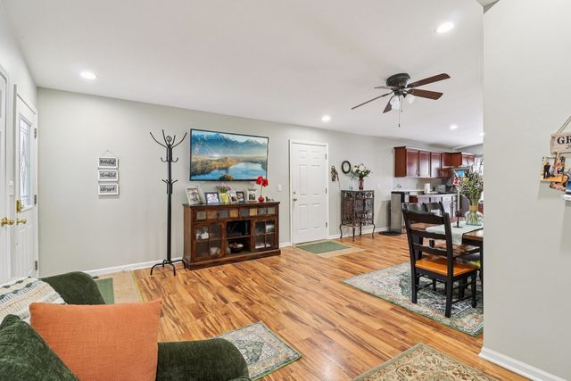 11 Highview Avenue, Fox Lake, IL 60020