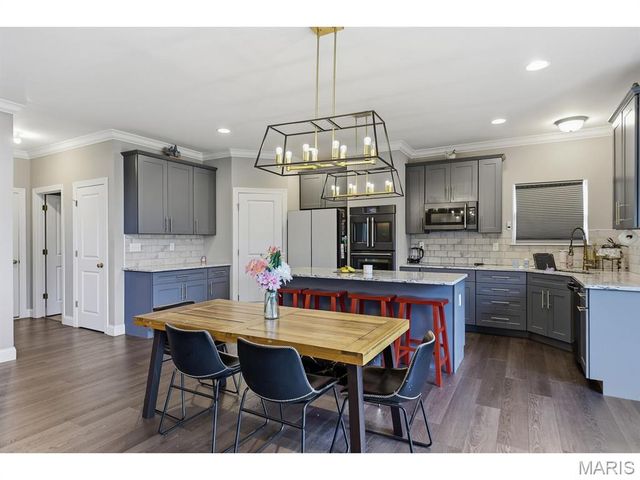 5013 Corisande Woods Drive, Fenton, MO 63026