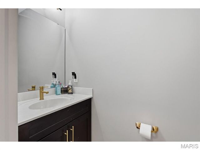 5013 Corisande Woods Drive, Fenton, MO 63026