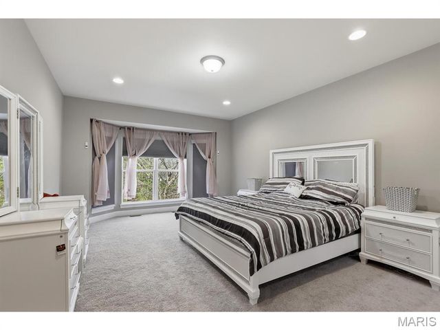 5013 Corisande Woods Drive, Fenton, MO 63026