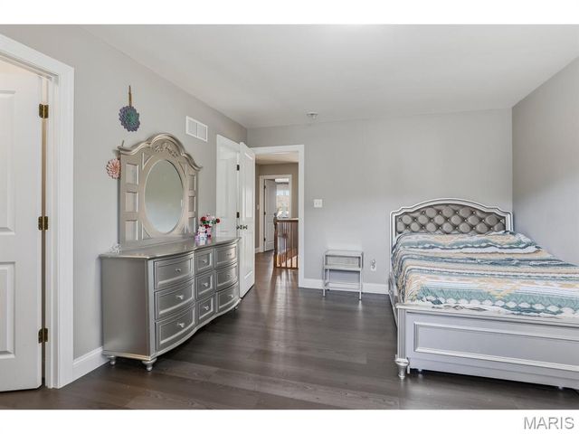 5013 Corisande Woods Drive, Fenton, MO 63026