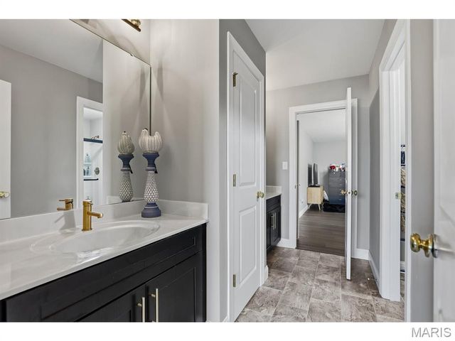 5013 Corisande Woods Drive, Fenton, MO 63026