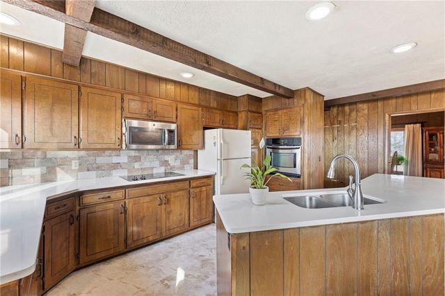 557 U.S. 75 Highway, Yates Center, KS 66783