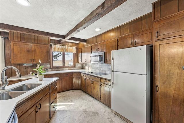 557 U.S. 75 Highway, Yates Center, KS 66783