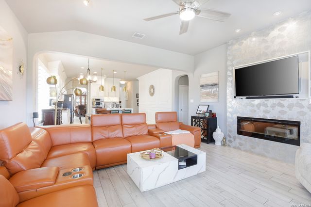 574 Calm Springs, San Antonio, TX 78260