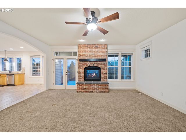 978 N ALDER St, Canby, OR 97013