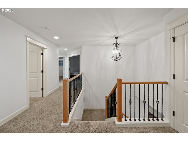 978 N ALDER St, Canby, OR 97013