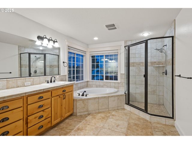 978 N ALDER St, Canby, OR 97013