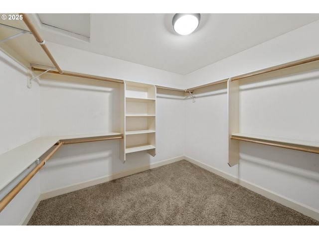 978 N ALDER St, Canby, OR 97013