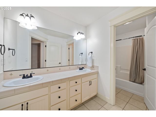 978 N ALDER St, Canby, OR 97013