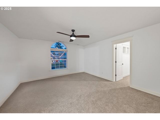 978 N ALDER St, Canby, OR 97013