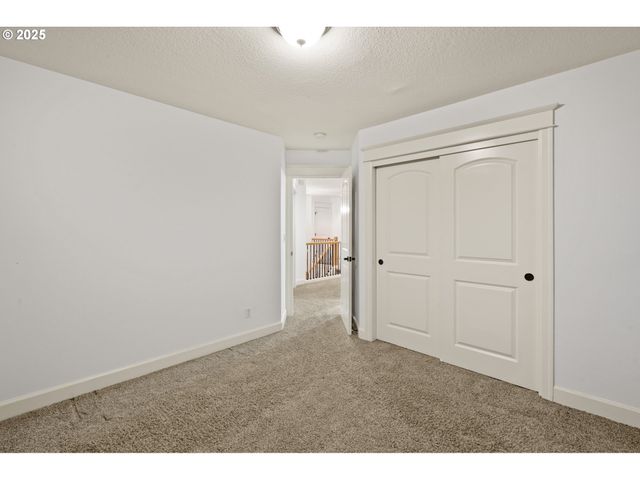 978 N ALDER St, Canby, OR 97013