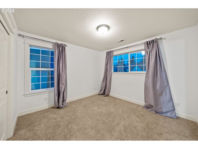 978 N ALDER St, Canby, OR 97013