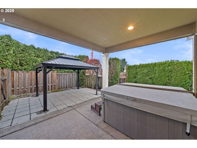 978 N ALDER St, Canby, OR 97013