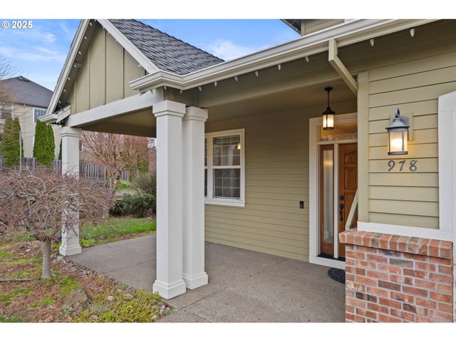 978 N ALDER St, Canby, OR 97013