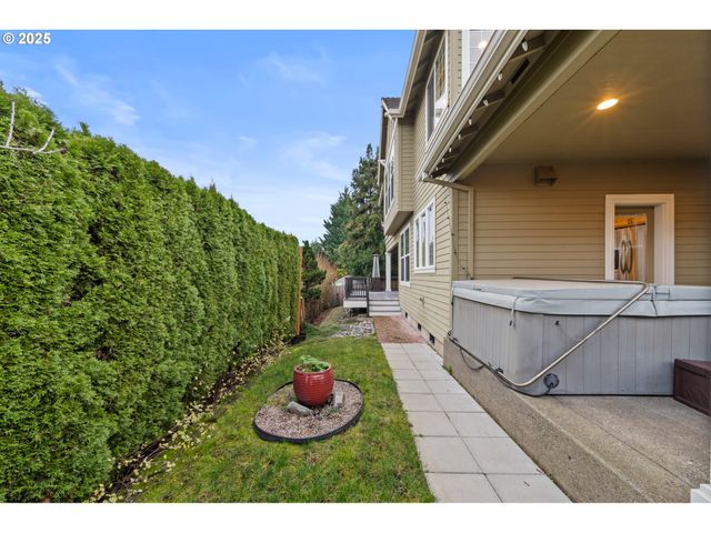 978 N ALDER St, Canby, OR 97013