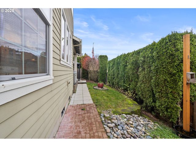 978 N ALDER St, Canby, OR 97013