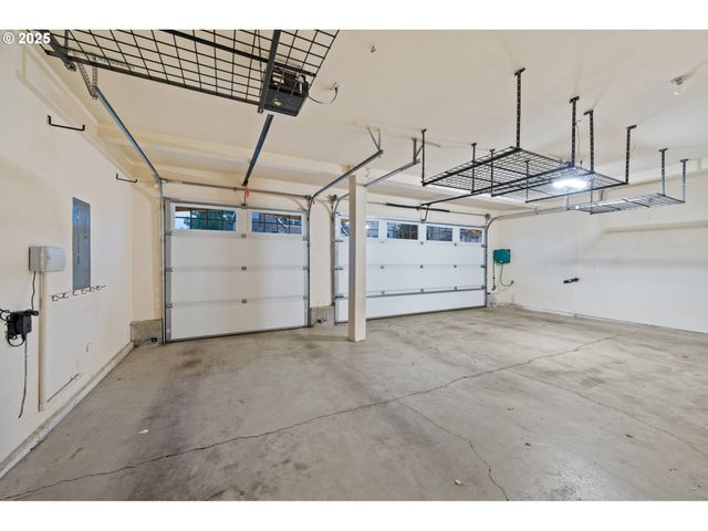 978 N ALDER St, Canby, OR 97013