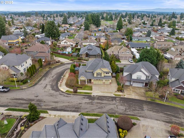 978 N ALDER St, Canby, OR 97013