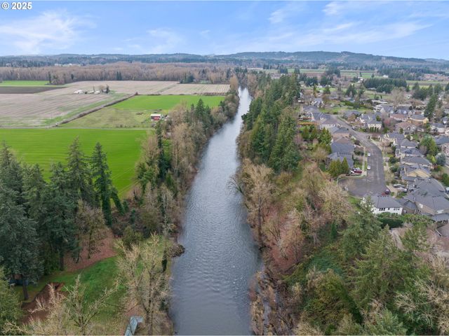 978 N ALDER St, Canby, OR 97013