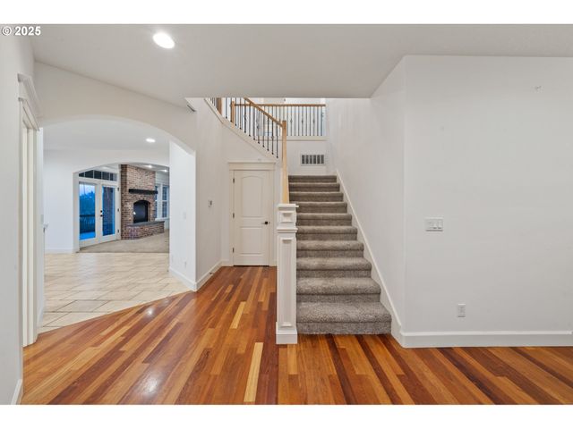 978 N ALDER St, Canby, OR 97013